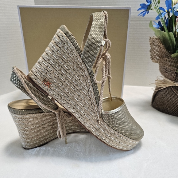🥳HP🎉NWT Michael Kors Margie Closet Toe Wedge Metallic Canvas - Picture 4 of 12